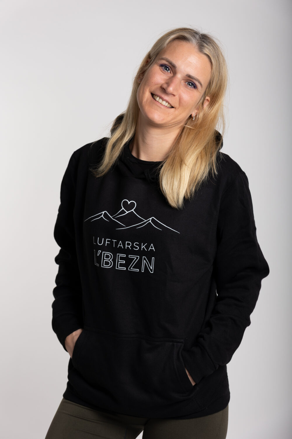 Pulover s kapuco “LUFTARSKA L'BEZN, črn