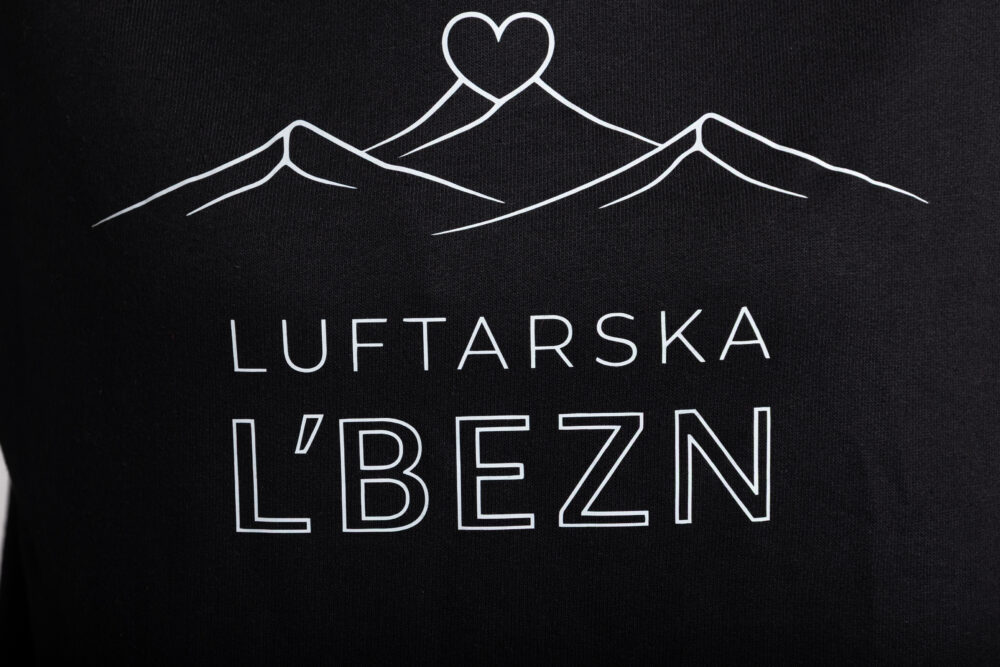 Pulover s kapuco “LUFTARSKA L'BEZN, črn